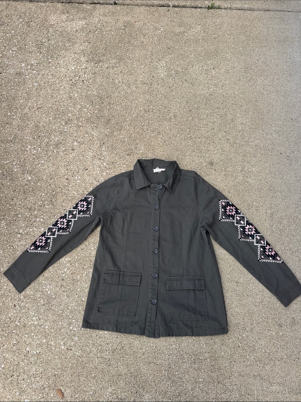 Altar’d State Aztec Embroidered Button Down Size S